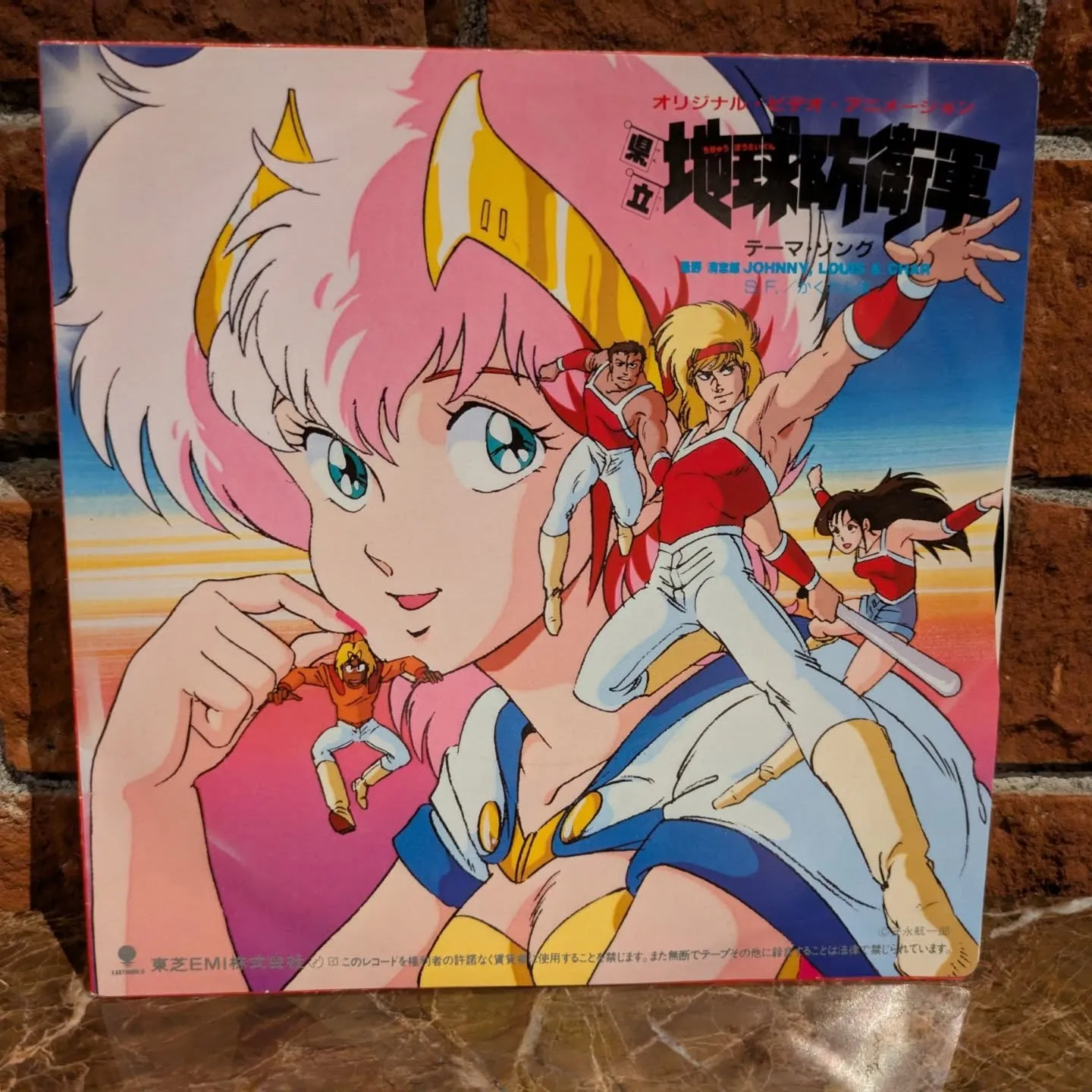 カッコいいジャケットのシングルレコード。