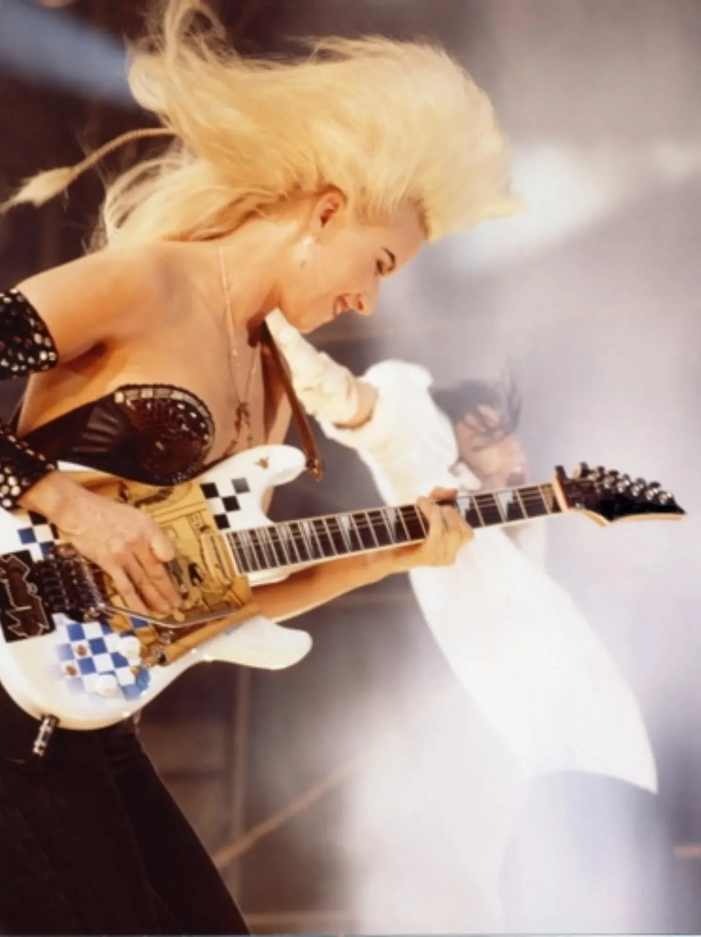 ジェフ・ベックと女性ミュージシャン。