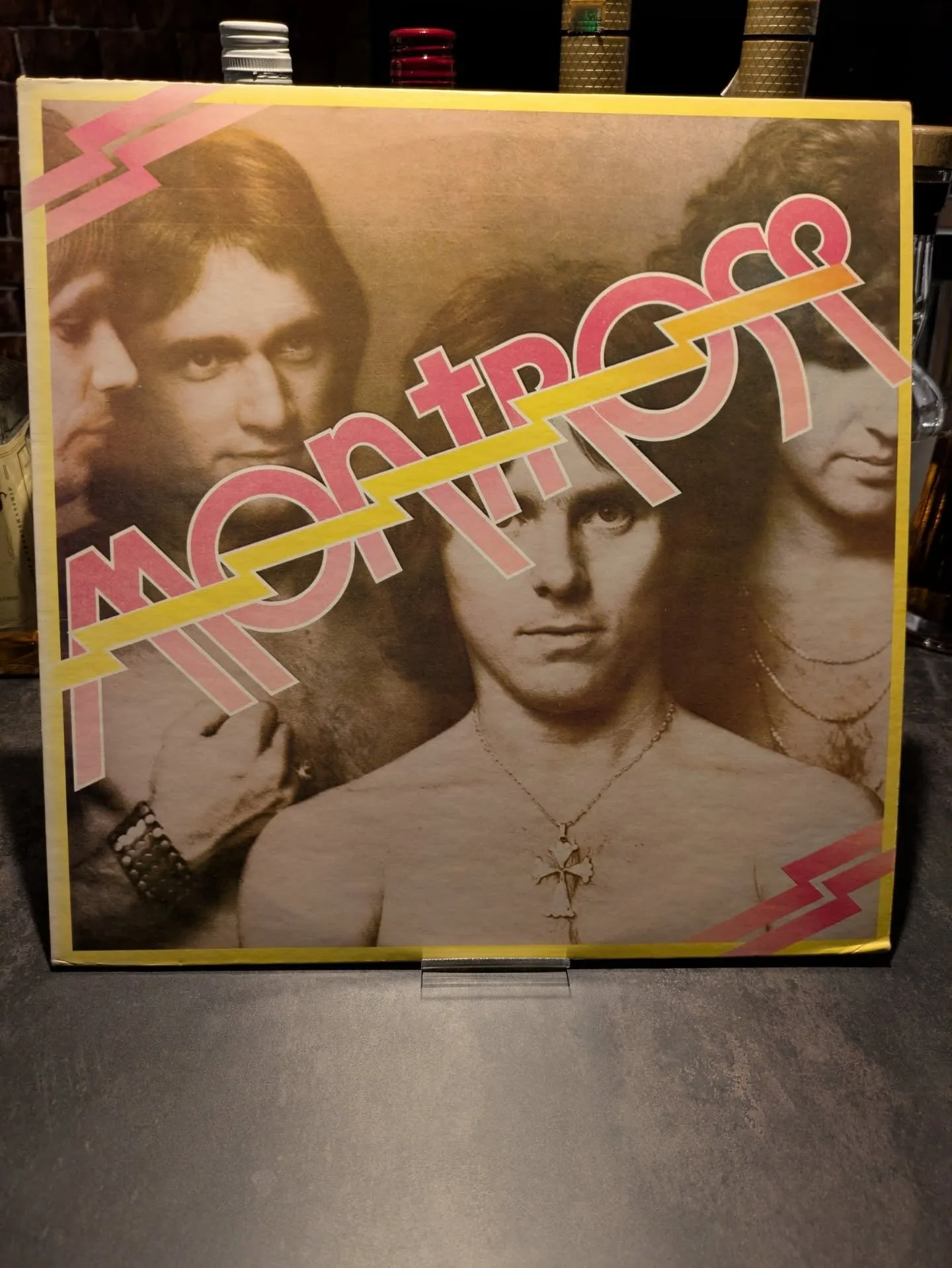 昨日はおとなしい出足でしたが、21時過ぎから団体様のご来店。