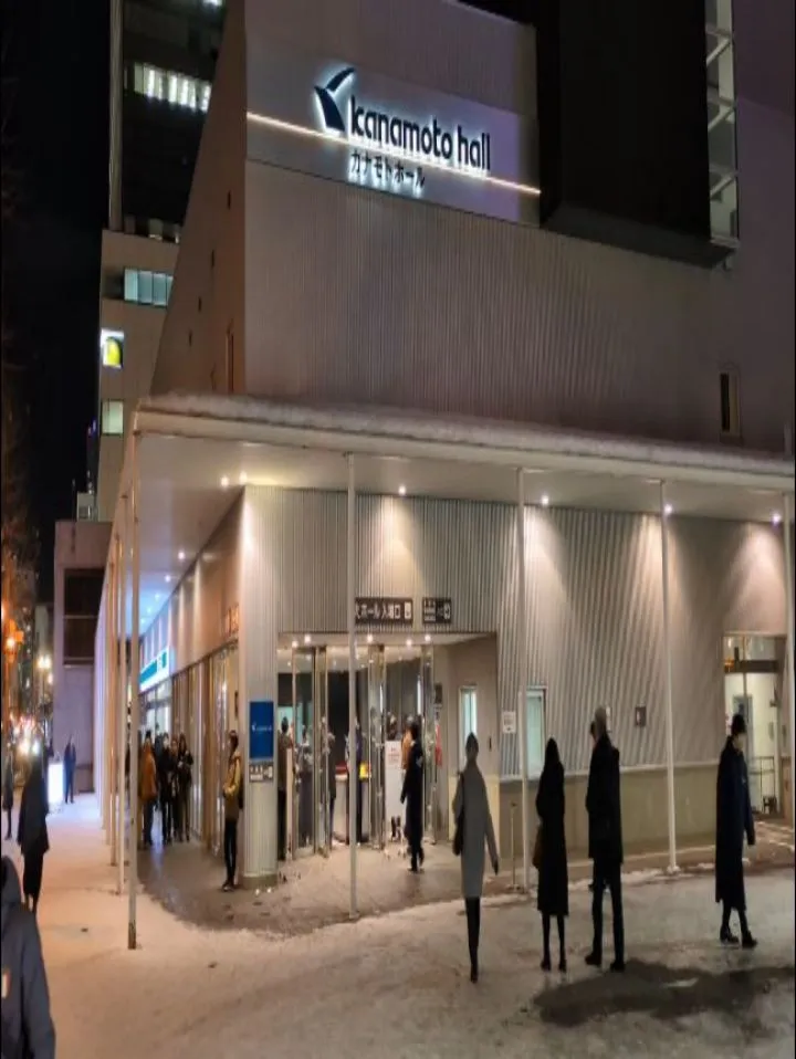 本日19日は21時30分開店です。